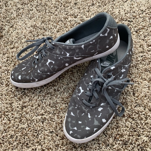 Nike Shoes - Nike Shoes